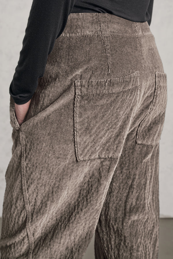 Hose im Comfort Fit mit geschwungenem Beinverlauf aus gaufriertem Viskose-Baumwoll-Cordsamt mit Stretchanteil | 1019.CFDTREP253.31