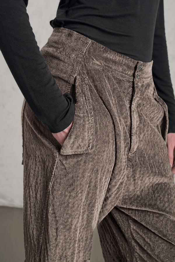Hose im Comfort Fit mit geschwungenem Beinverlauf aus gaufriertem Viskose-Baumwoll-Cordsamt mit Stretchanteil | 1019.CFDTREP253.31