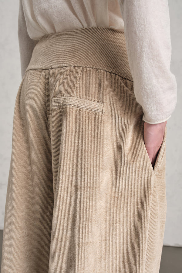 Panta/gonna con pieghe frontali in velluto a coste di viscosa e cotone stretch | 1019.CFDTREQ264.22