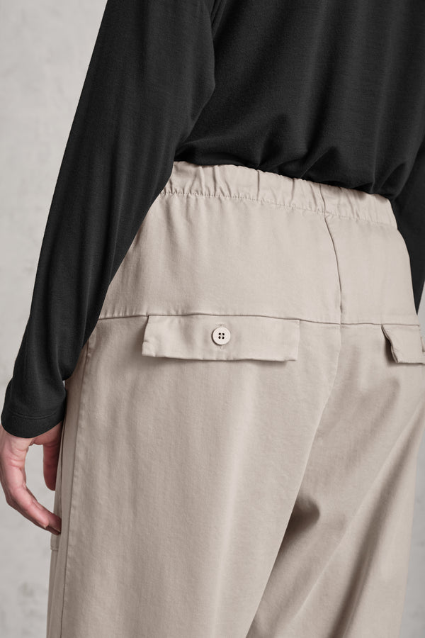 Pantalone comfort fit con tasche davanti in viscosa e cotone stretch. elastico in vita | 1019.CFDTRER273.01