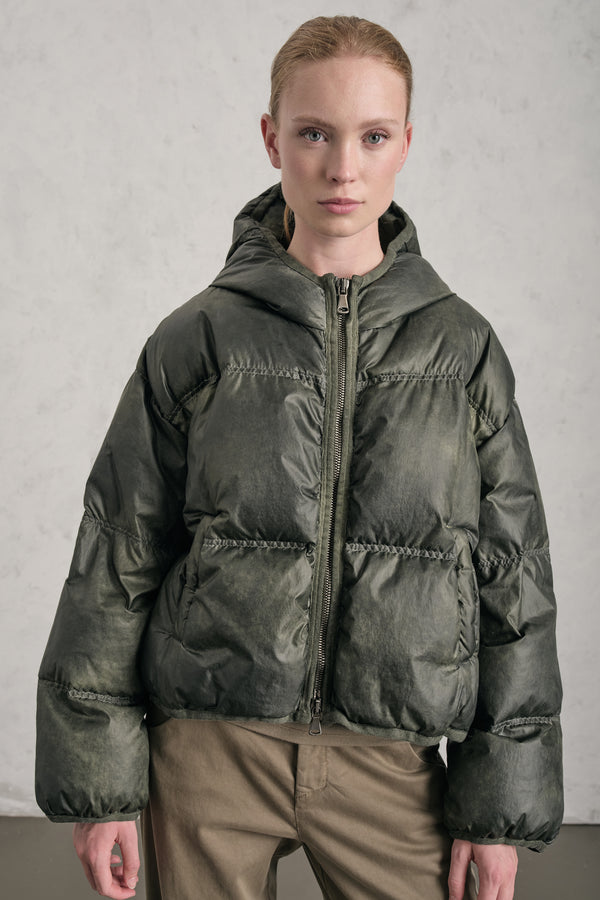 Kurze, gesteppte Daunenjacke mit Gänsedaunen und Kapuze | 1019.CFDTRES285E.104