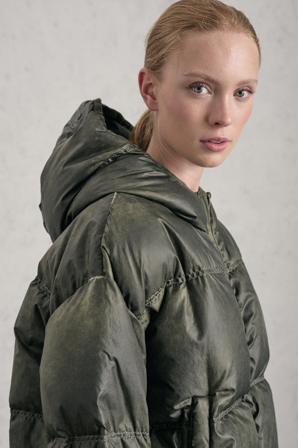 Kurze, gesteppte Daunenjacke mit Gänsedaunen und Kapuze | 1019.CFDTRES285E.104