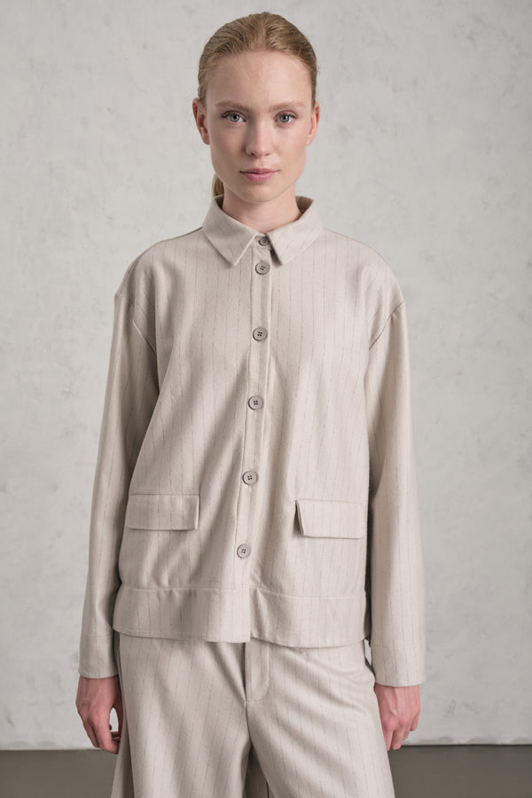 Jacke/Bluse aus leichtem Wolltuch mit Nadelstreifen und Kaschmir-Touch | 1019.CFDTREW320.21