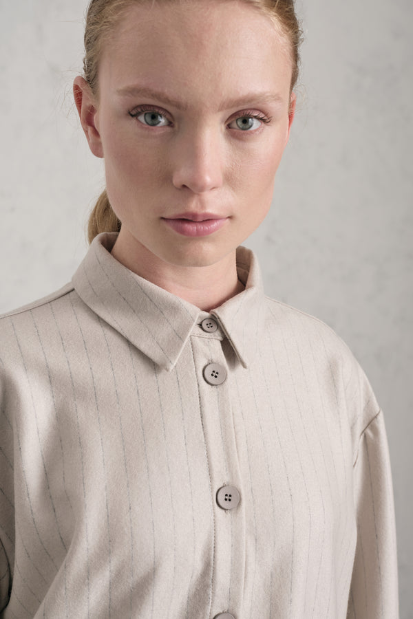 Jacke/Bluse aus leichtem Wolltuch mit Nadelstreifen und Kaschmir-Touch | 1019.CFDTREW320.21