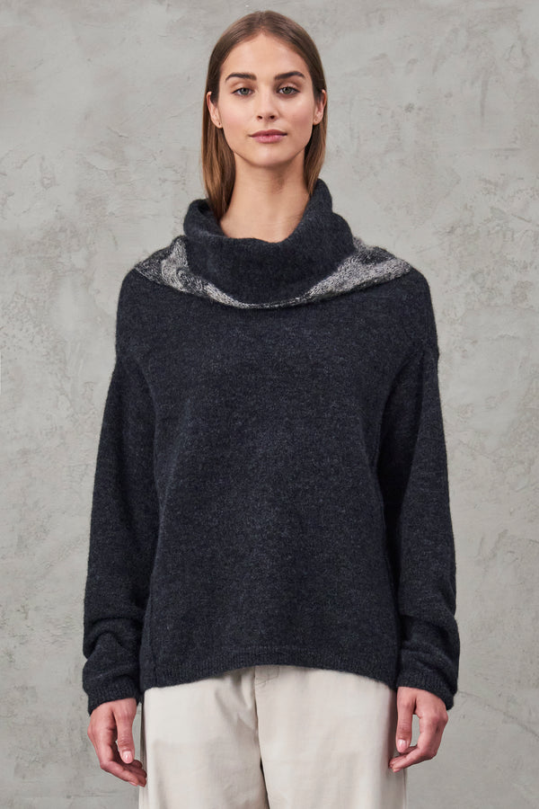 Alpaca and wool oversize knit with 2-colours inlay braid pattern on the neckline | 1010.CFDTRV12476.13
