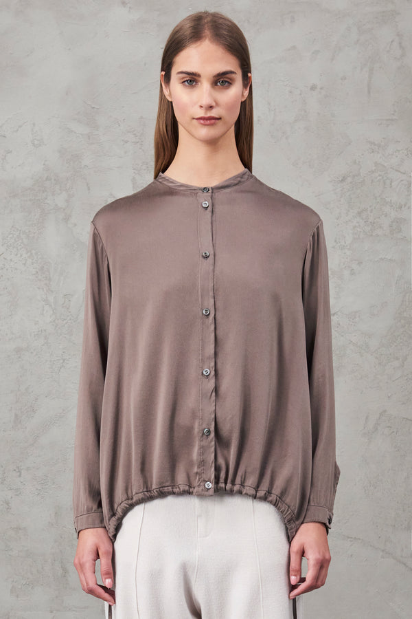 Comfort fit shirt with mandarin collar in stretch silk satin with inserts in silk georgette | 1010.CFDTRVL211.31