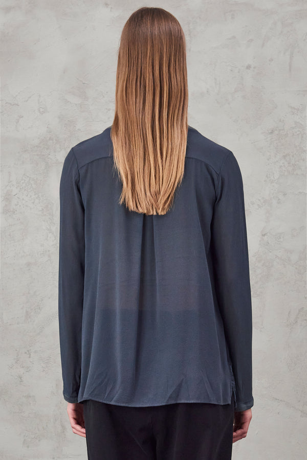 Bluse im comfort fit mit v-ausschnitt aus stretch-seidensatin mit seiden-georgette-einsätzen | 1010.CFDTRVL212.15