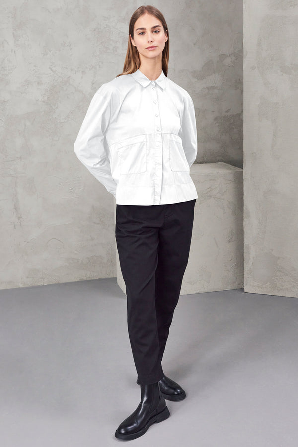 Bluse in kastenform mit taschen und seitenschlitzen aus stretch-baumwolle | 1010.CFDTRVM221.00