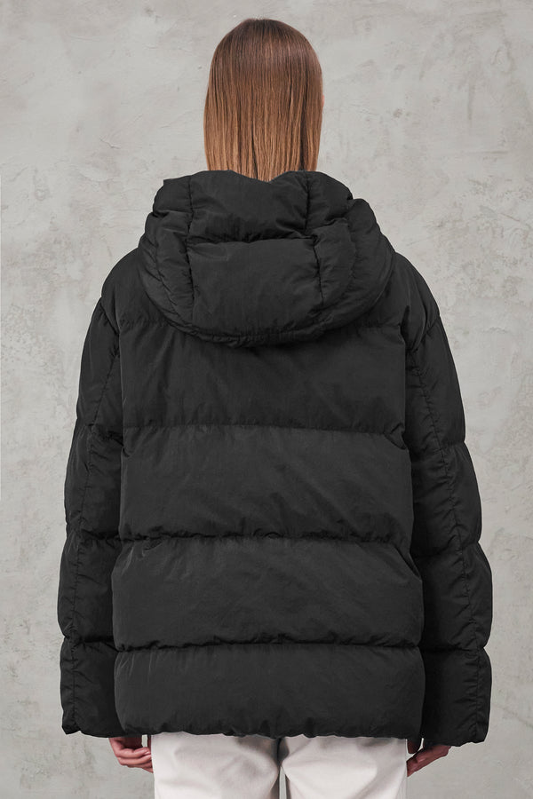 Jacke mit kapuze, füllmaterial aus echten gänsedaunen und innenfutter aus habotai-seide | 1010.CFDTRVS283.10