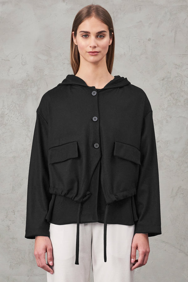 Jacke mit kapuze aus leichtem wollgewebe mit futter aus viskose-georgette | 1010.CFDTRVV311.10
