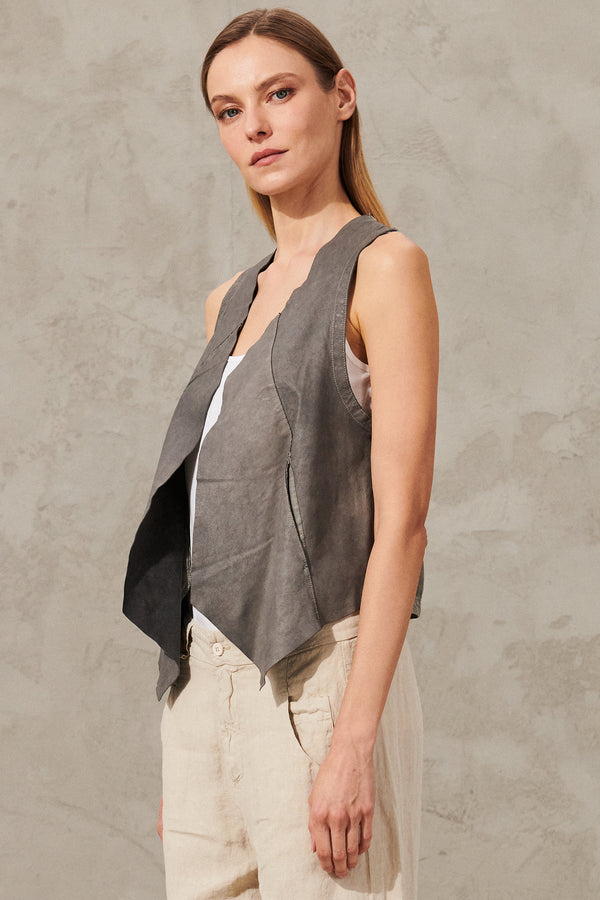 Raw cut leather waistcoat with linen back | 1011.CFDTRW2370.12
