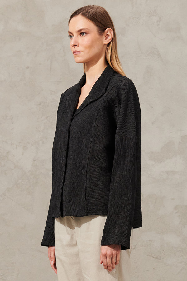 Flared shaped jacket in embossed micro pinstripe cotton and linen | 1011.CFDTRWA100.110