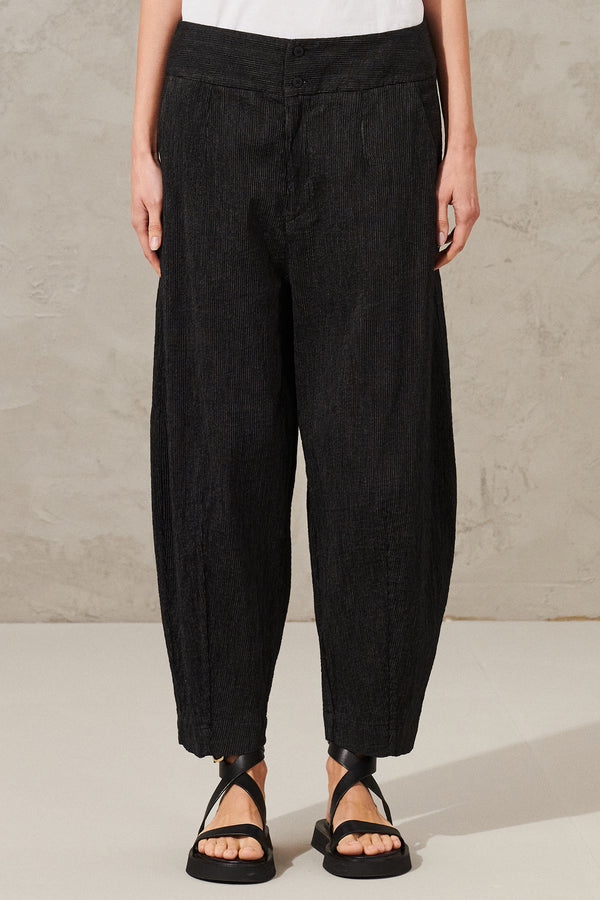 Pantalon oversize à très fines rayures gaufrées en coton et lin | 1011.CFDTRWA102.110