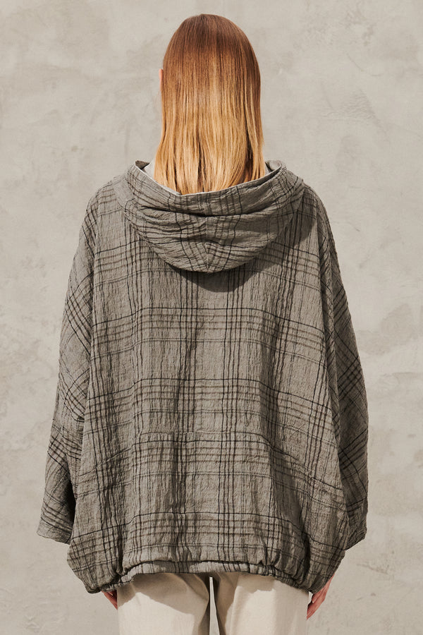 Vêtement d’extérieur réversible à capuche et manches kimono en tissu à carreaux en mélange de lin | 1011.CFDTRWC122E.112