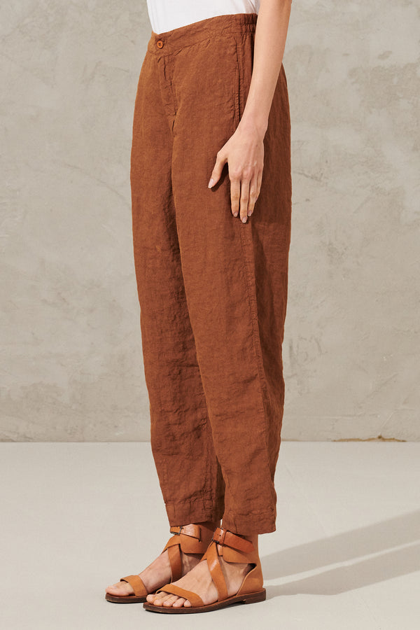 Pantalon coupe confort en lin. dos avec taille élastique | 1011.CFDTRWD132.03