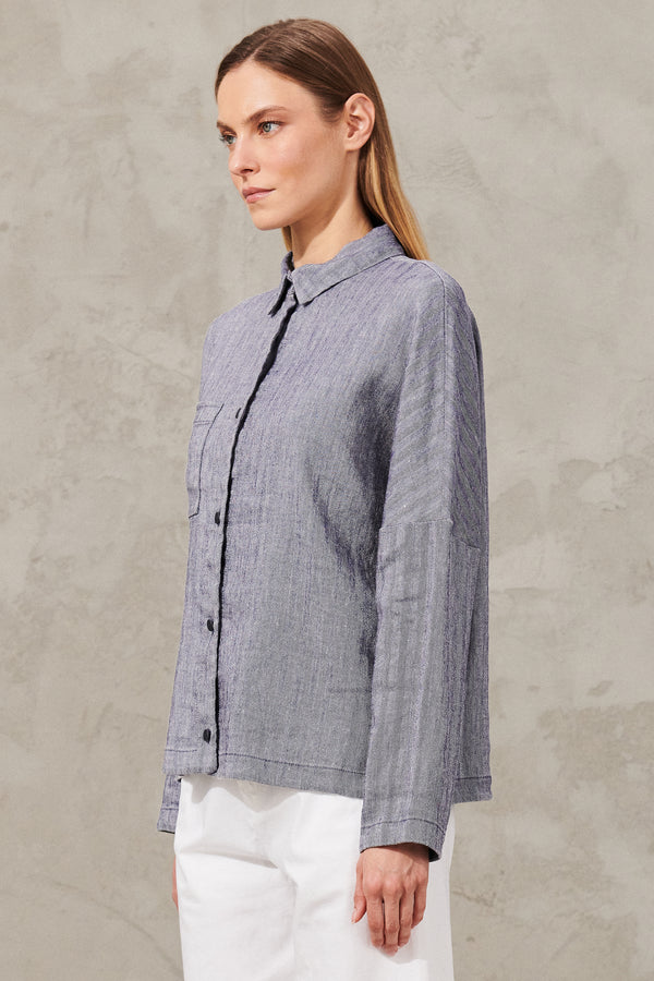 Veste-chemise avec petite poche et petites fentes latérales en chevron de lin et viscose extensibles | 1011.CFDTRWG162.05