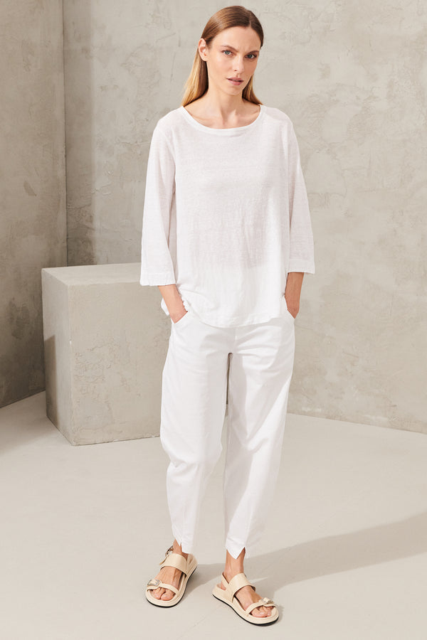 Oversize 3/4 sleeve t-shirt in linen jersey. mother-of-pearl buttons on the back | 1011.CFDTRWK203.00