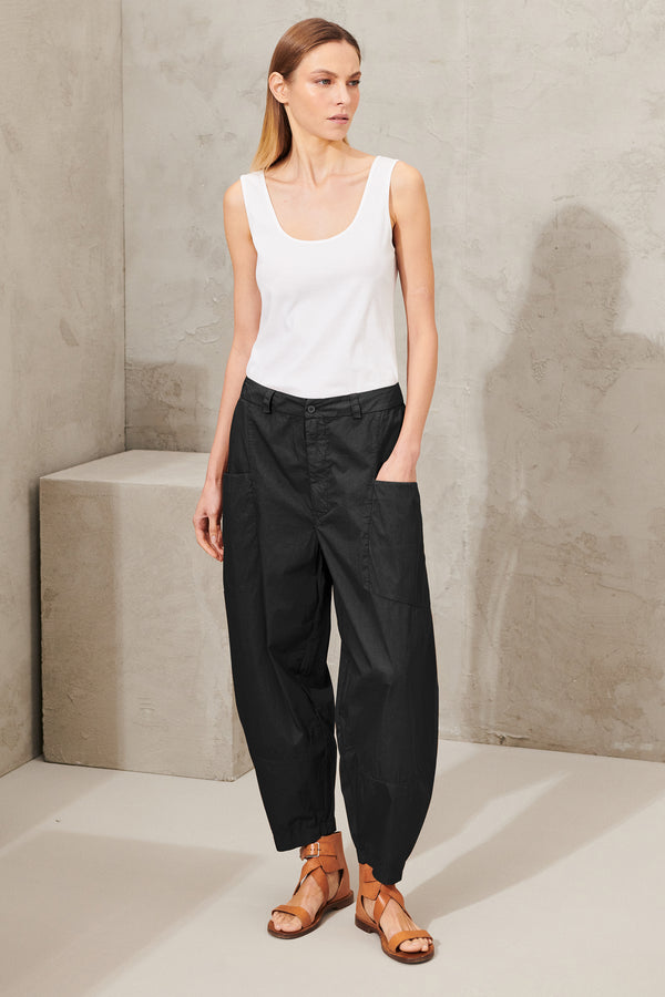 Light cotton wide and ergonomic trousers with big front pockets | 1011.CFDTRWN235.10
