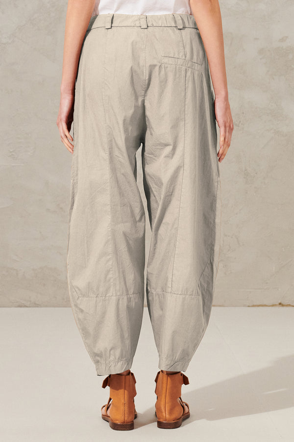 Pantalone tasconato ampio ed ergonomico in tela di cotone | 1011.CFDTRWN235.21
