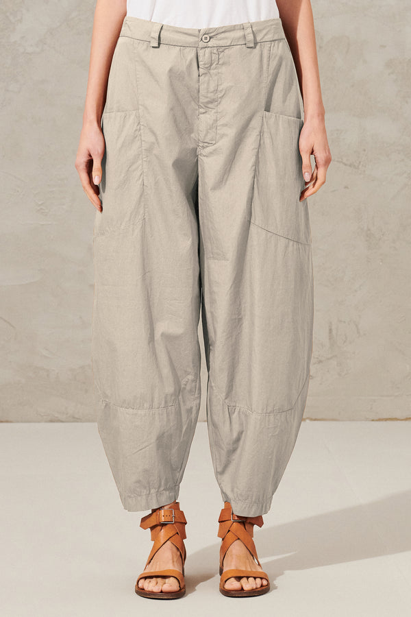 Light cotton wide and ergonomic trousers with big front pockets | 1011.CFDTRWN235.21