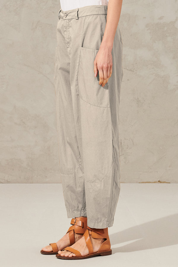 Pantalone tasconato ampio ed ergonomico in tela di cotone | 1011.CFDTRWN235.21