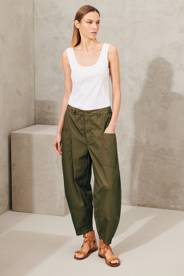 Light cotton wide and ergonomic trousers with big front pockets | 1011.CFDTRWN235.04