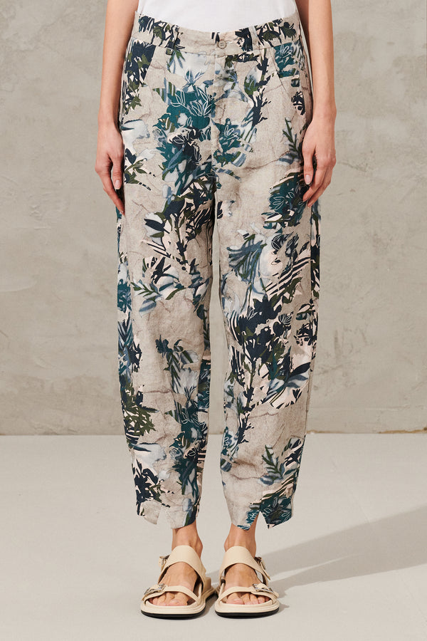 Comfort fit linen trousers with floral print | 1011.CFDTRWR273.21
