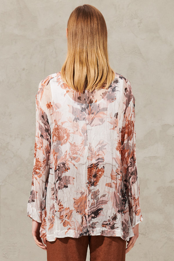 Langarm-bluse mit v-ausschnitt, ausgestellt aus viskosekrepp mit blumen-print | 1011.CFDTRWS281.01