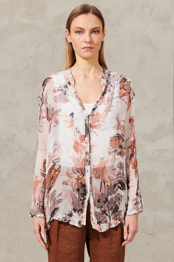 V-neck long-sleeved flared shirt in floral print crepe viscose | 1011.CFDTRWS281.01