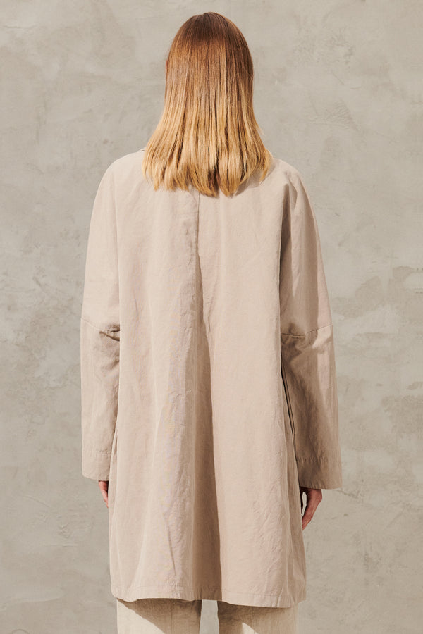 Flared trench coat in linen blend with kimono sleeves | 1011.CFDTRWX330.21
