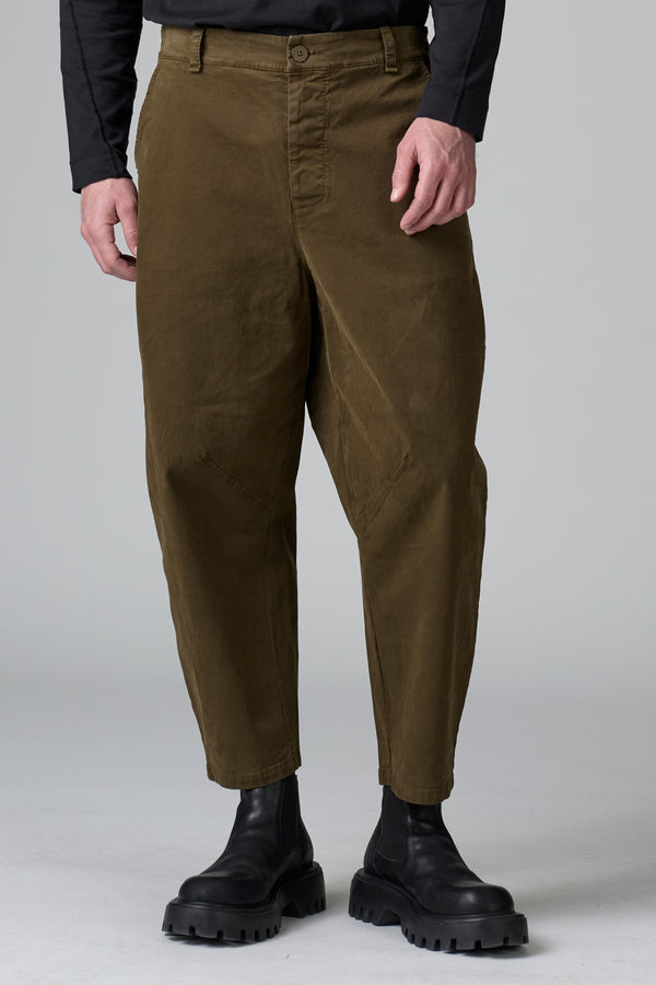 Pantalon tobi style japonais, ample et ajusté, en gabardine de coton stretch émerisé | 1016.CFUTRBD133.U03