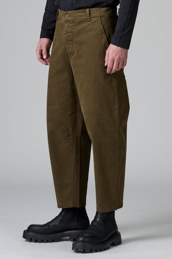 Japanese-style tobi trousers, wide and shaped in compact stretch cotton gabardine | 1016.CFUTRBD133.U03