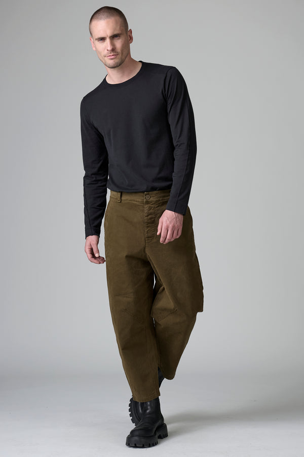 Japanese-style tobi trousers, wide and shaped in compact stretch cotton gabardine | 1016.CFUTRBD133.U03
