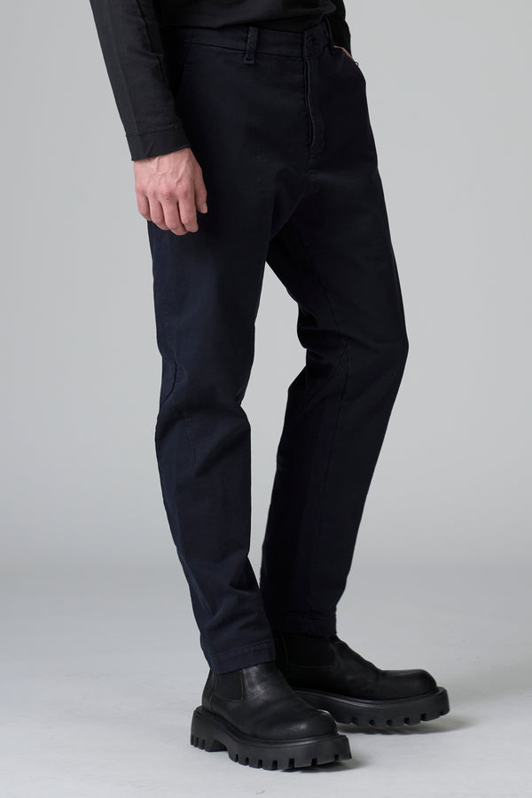 Stretch cotton satin regular fit chino trousers with hand-embroidered small pocket on left hip | 1016.CFUTRBG162.U05