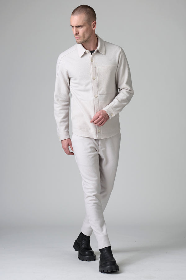 Raw cut boiled wool regular overshirt. Buttoned opening, zipped chest pocket | 1016.CFUTRBK203.U01