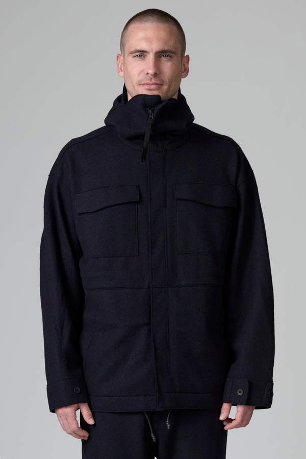 Veste saharienne zippée coupe loose en drap de laine vierge coupe brute à capuche passe-montagne | 1016.CFUTRBK207.U05