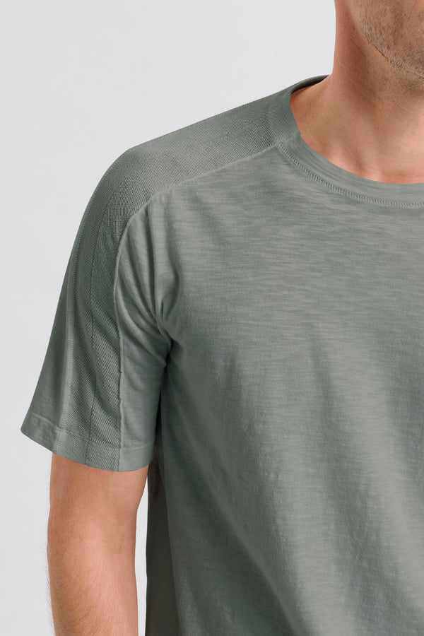 T-shirt coupe loose en jersey malfilé de coton flammé avec applications en maille avec point chevron | 1017.CFUTRC5400.U13