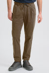 Chino-Hose im Loose Fit aus Baumwolle und Tencel mit Stretchanteil mit elastischem Bund und aufgesetzten Gesäßtaschen | 1017.CFUTRCC120.U06