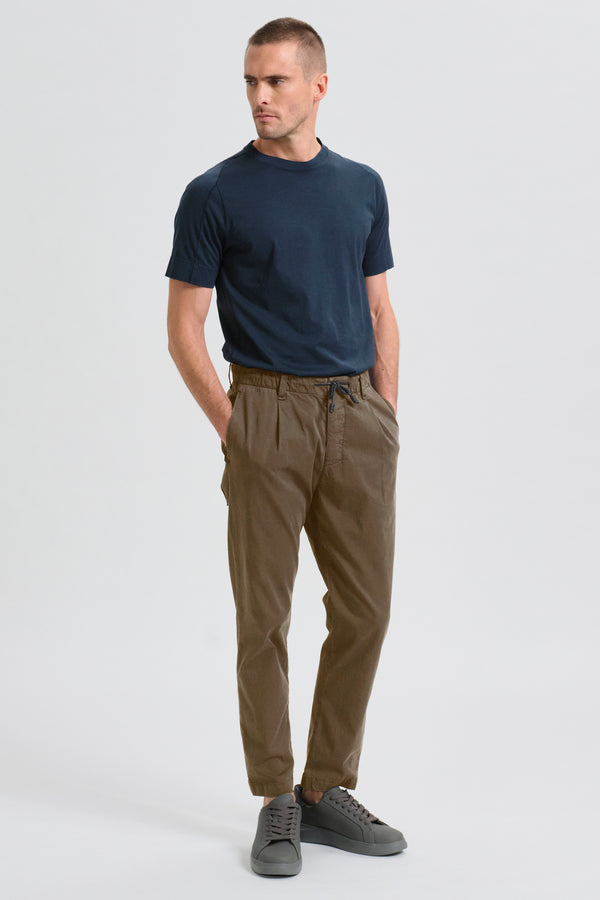 Chino-Hose im Loose Fit aus Baumwolle und Tencel mit Stretchanteil mit elastischem Bund und aufgesetzten Gesäßtaschen | 1017.CFUTRCC120.U06