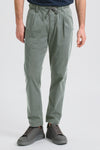 Chino-Hose im Loose Fit aus Baumwolle und Tencel mit Stretchanteil mit elastischem Bund und aufgesetzten Gesäßtaschen | 1017.CFUTRCC120.U13