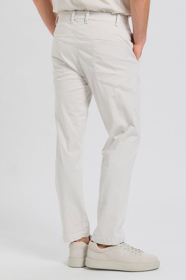 Regular-fit chino trousers in stretch cotton and tencel. Side detail with comb stitch | 1017.CFUTRCC122.U01