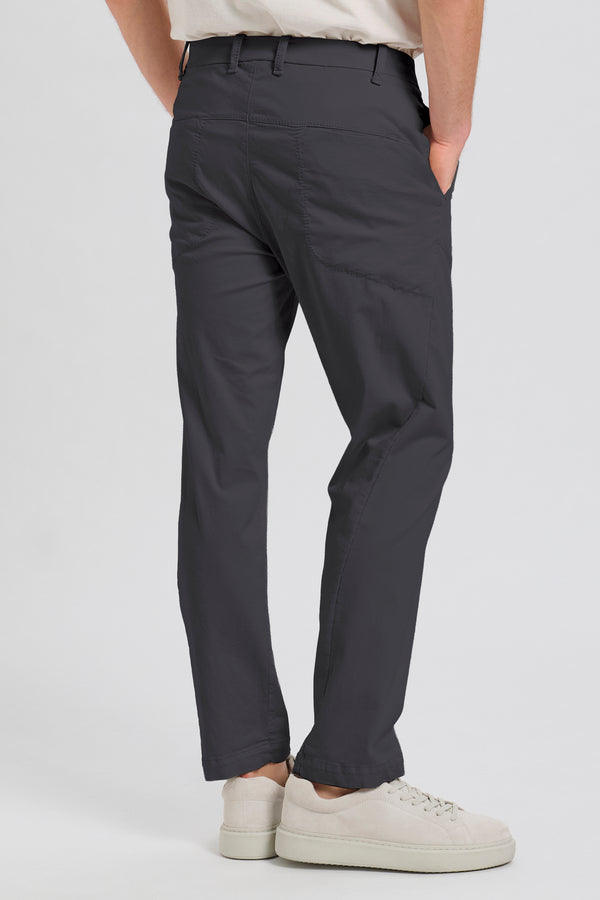 Regular-fit chino trousers in stretch cotton and tencel. Side detail with comb stitch | 1017.CFUTRCC122.U12