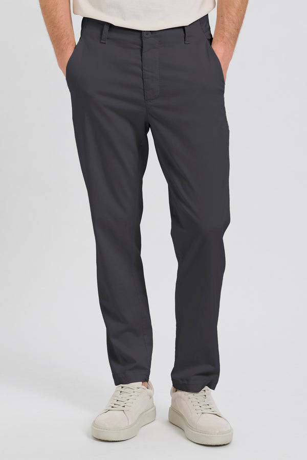 Regular-fit chino trousers in stretch cotton and tencel. Side detail with comb stitch | 1017.CFUTRCC122.U12