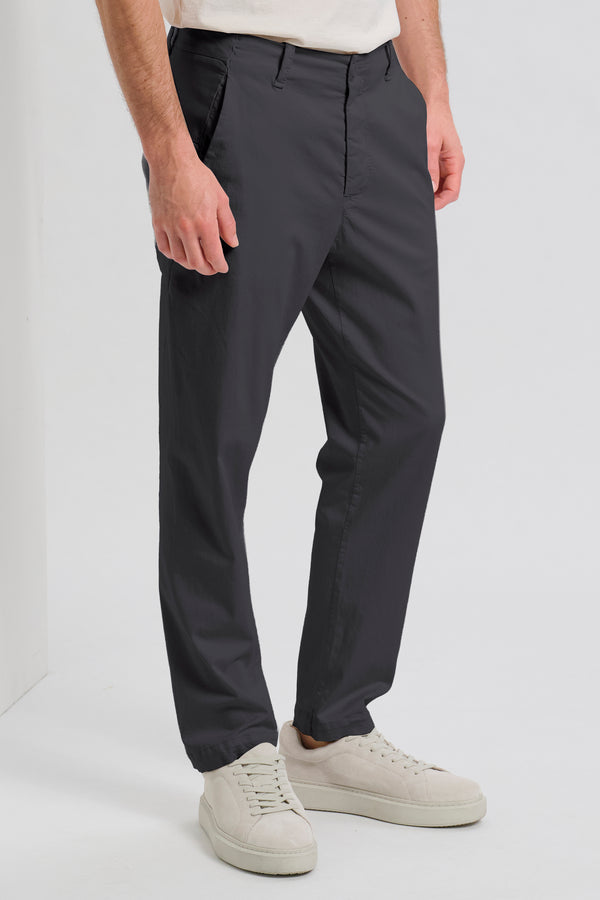 Regular-fit chino trousers in stretch cotton and tencel. Side detail with comb stitch | 1017.CFUTRCC122.U12