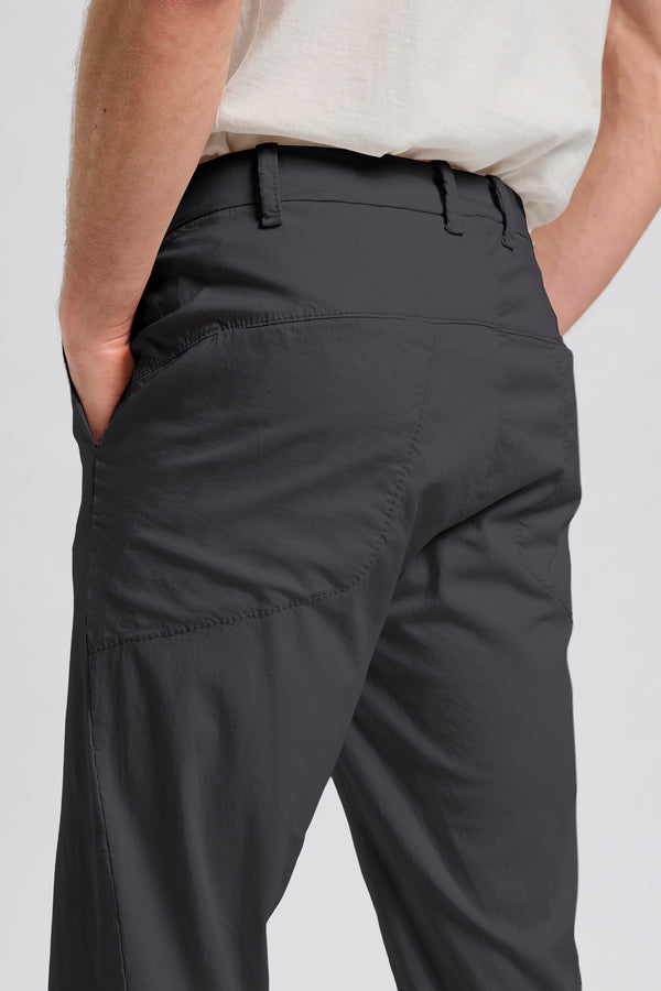 Regular-fit chino trousers in stretch cotton and tencel. Side detail with comb stitch | 1017.CFUTRCC122.U12