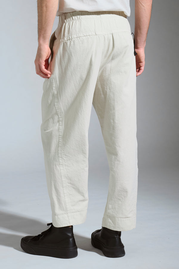 Oversize-Cropped-Hose aus dichtem Leinen-Baumwoll-Gewebe mit elastischem Bund und Bundfalten vorne | 1017.CFUTRCE141.U02