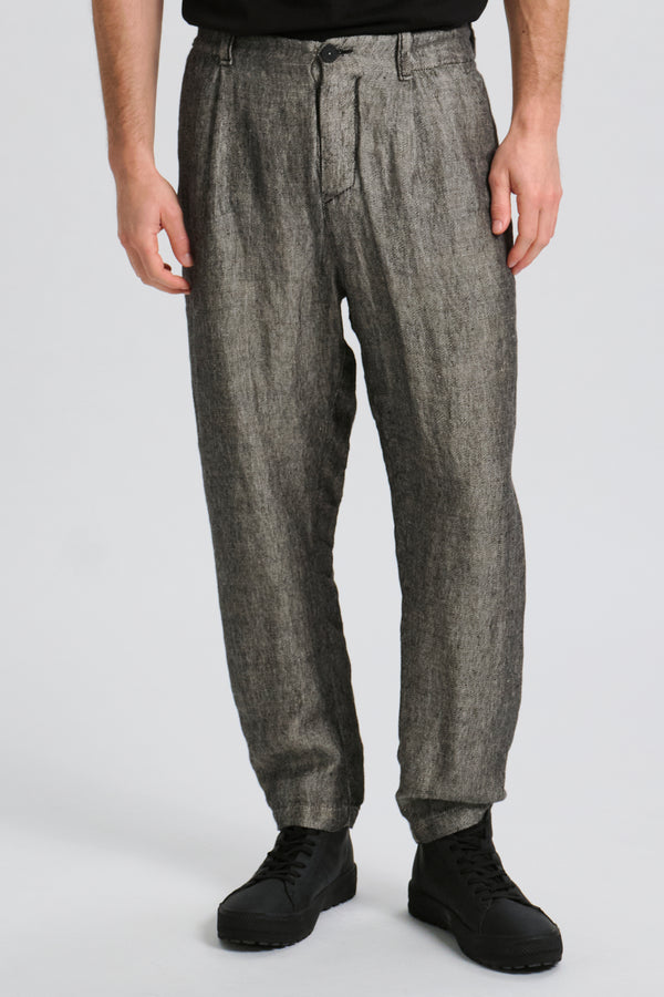 Loose fit trousers with front pleats in two-tone fil a fil linen. Elastic waistband and back patch po | 1017.CFUTRCK200.U302