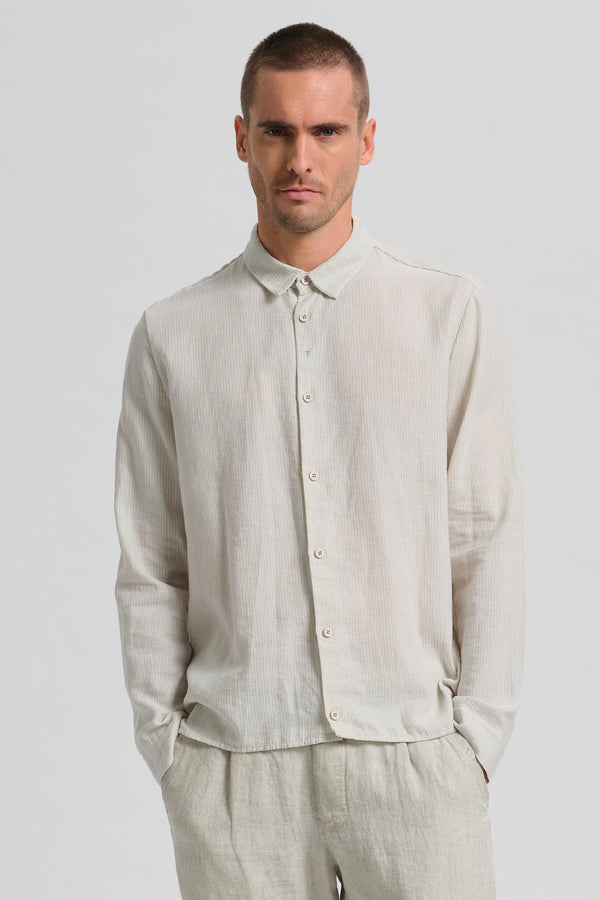 Chemise coupe loose en coton et lin léger rayé avec coutures au point peigne sur les épaules | 1017.CFUTRCW320.U02