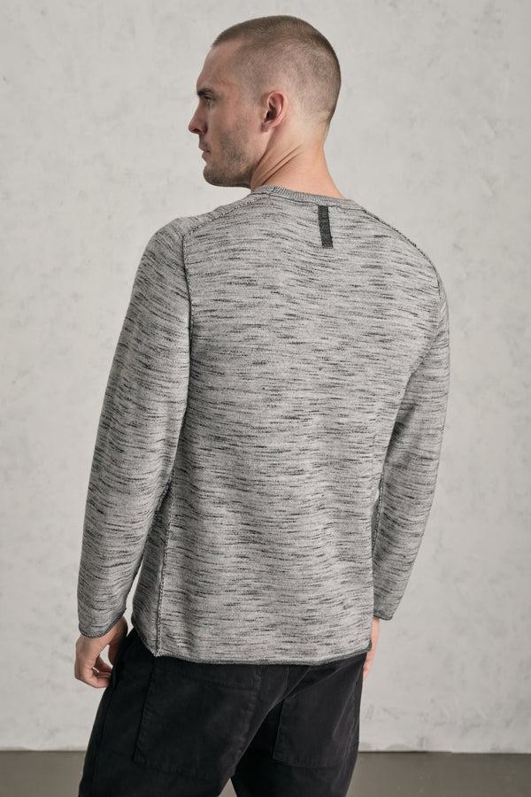 Regular fit round neck jumper in wool blend with printed yarn and hand embroidery on the shoulders | 1019.CFUTRE15500.U301