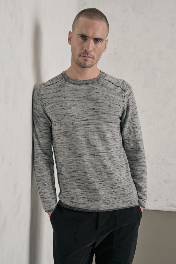 Regular fit round neck jumper in wool blend with printed yarn and hand embroidery on the shoulders | 1019.CFUTRE15500.U301